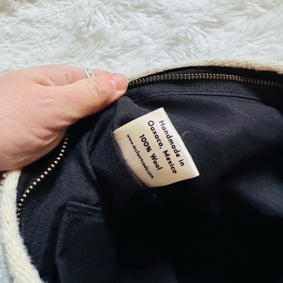 🏔️ Wool Purse - Picture 5 of 6